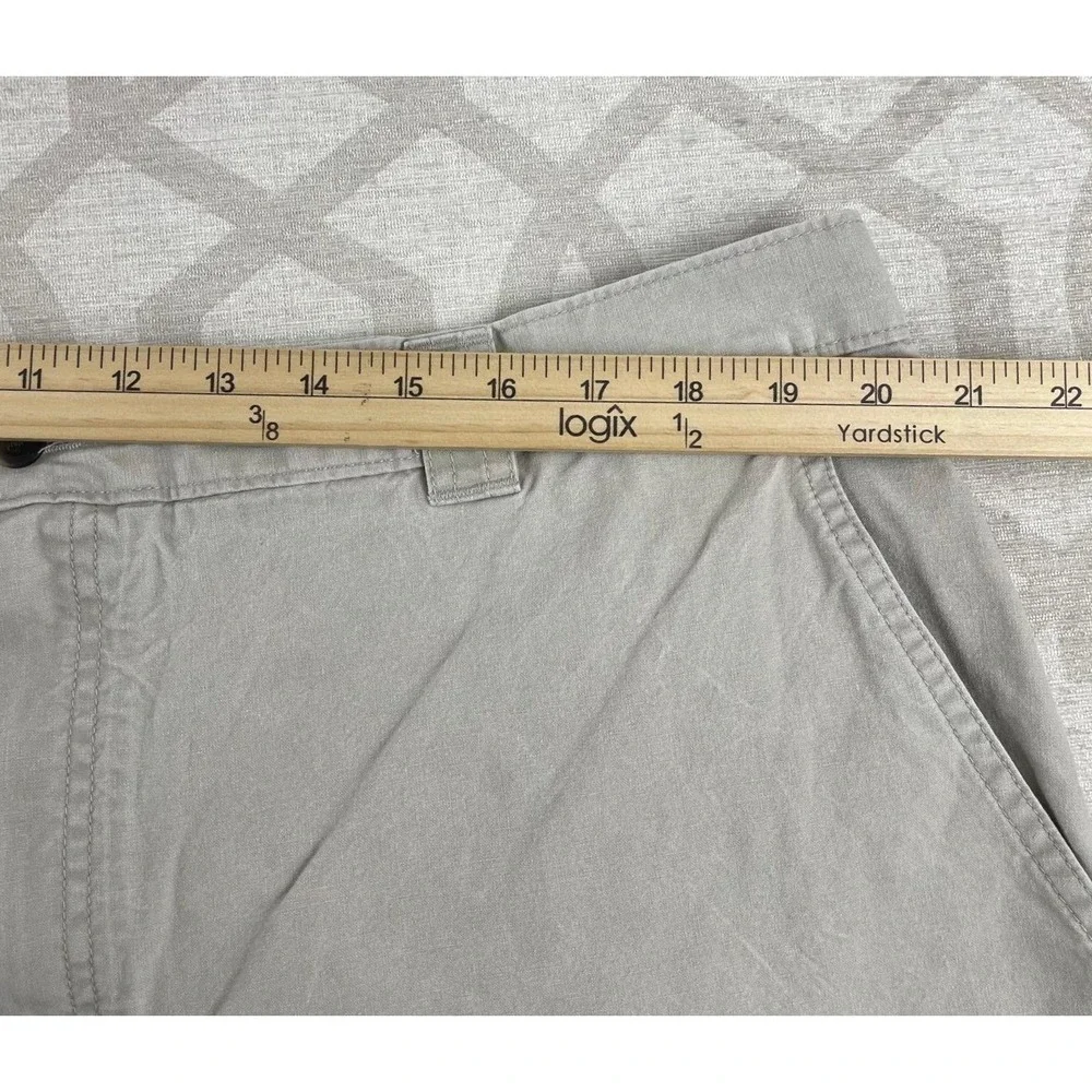 LL Bean Mens Khaki Tan Cotton Twill Cargo Shorts Size 42 Relaxed Fit Hiking - Picture 3 of 8